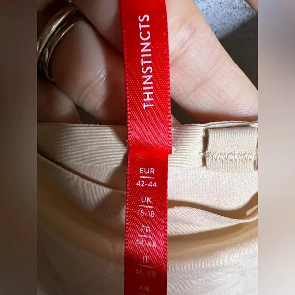 Spanx Thinstincts® Convertible Cami in soft nude. Size Large - Picture 7 of 7